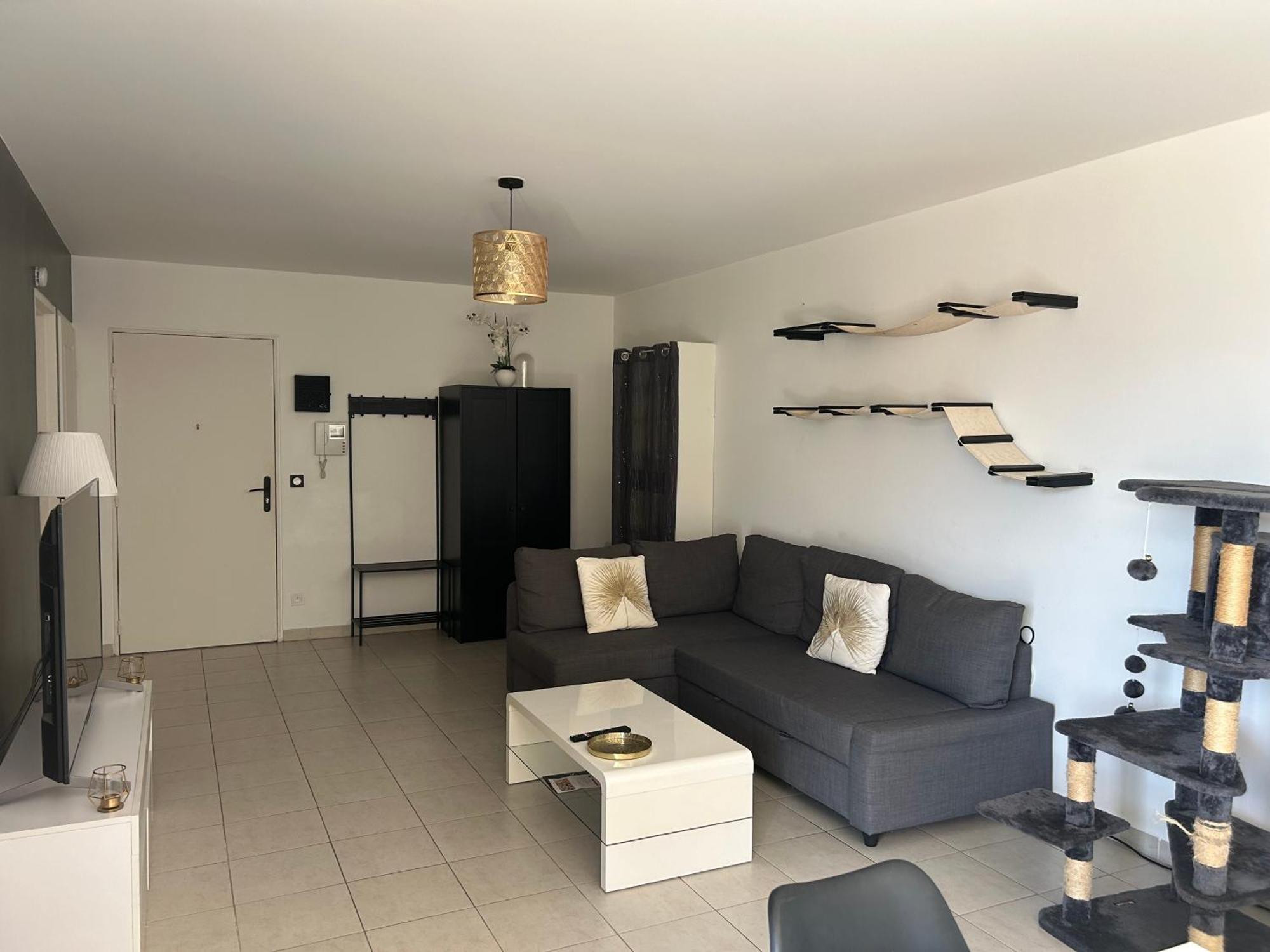 Apartment T3 Proche Gare Et Plages Parking Prive *